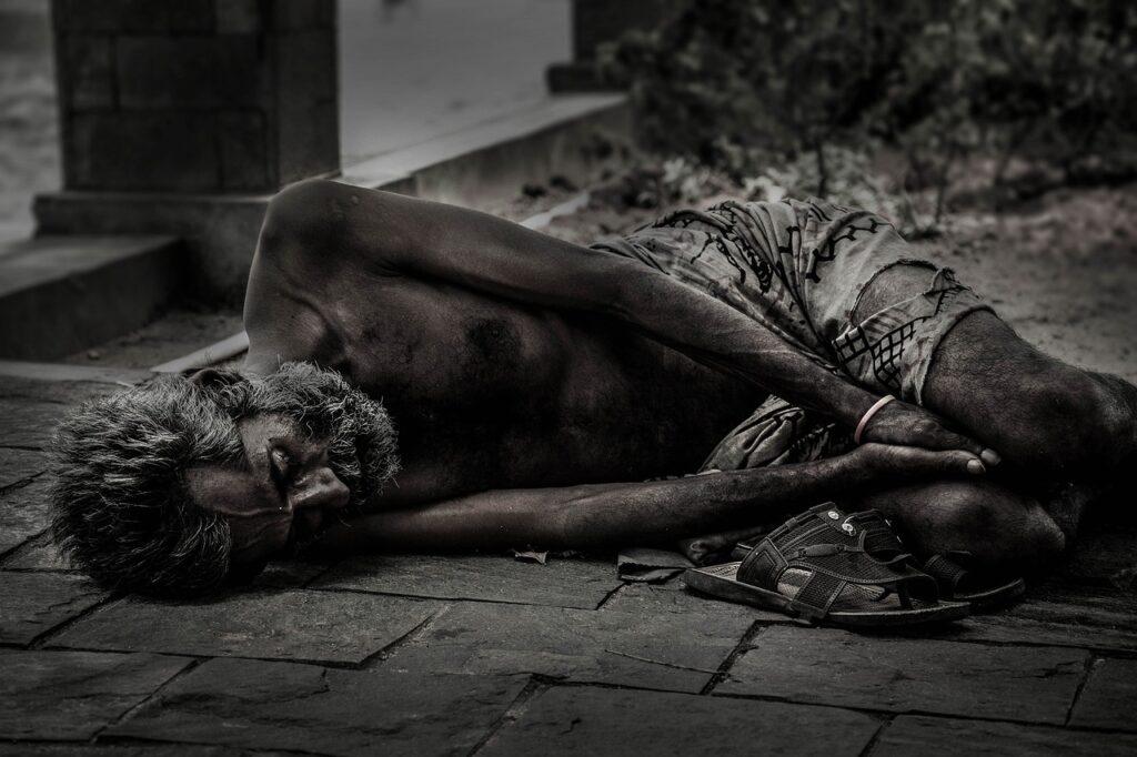 Por que Deus Permite o Sofrimento e o Mal no Mundo? 8 man, homeless, poverty, homeless man, poor, elderly man, elderly, old, old man, portrait, male, homelessness, beggar, hungry, lying, starving, lying down, monochrome, black and white, man, homeless, poverty, poverty, poverty, poor, poor, poor, poor, poor, old man, beggar, hungry